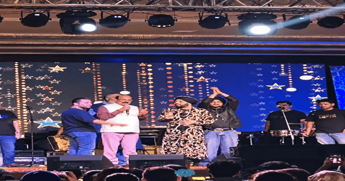 Daler Mehndi performing on stage at the Kunjapuri fair in New Tehri